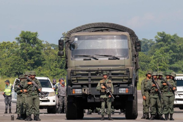 Venezuela desplaza su mejor equipo militar a la frontera con Colombia