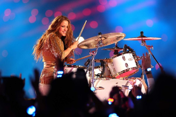 ¡Hasta Bad Bunny apareció! Las mejores fotos del show de JLo y Shakira en el Super Bowl