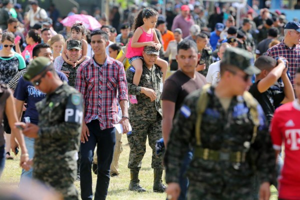 Feria de Adiestramiento de las FFAA de Honduras en foto