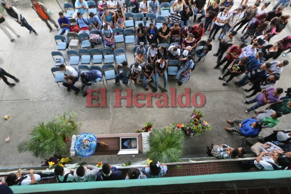 Dolorosa despedida a joven que murió por bala perdida en El Pedregal