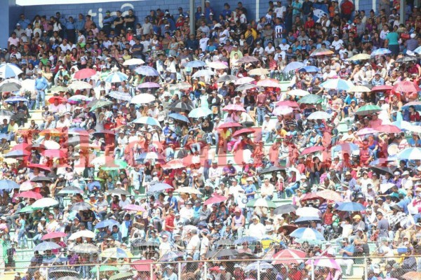 Fotos: La otra cara de los desfiles patrios en el lente de EL HERALDO