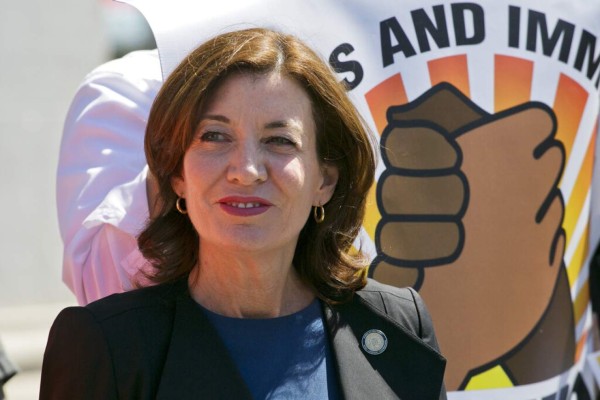 Así es Kathy Hochul, la primera mujer en convertirse en gobernadora de Nueva York