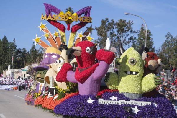 Con carrozas florales y animalistas, sorprende una vez más el Desfile de las Rosas 2022