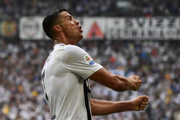 Las mejores imágenes de la celebración de Cristiano Ronaldo tras anotar su primer doblete con la Juventus