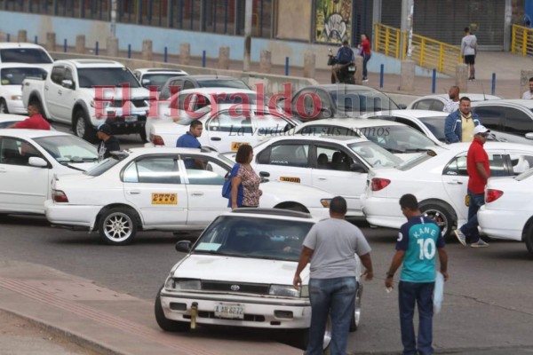 FOTOS: Colapsada, así permanece la capital durante paro de taxis