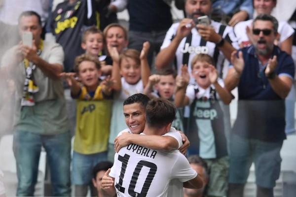 Las mejores imágenes de la celebración de Cristiano Ronaldo tras anotar su primer doblete con la Juventus