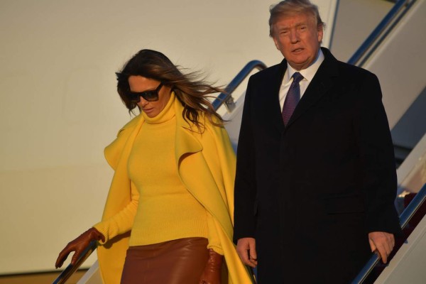 ¿Estrategia? Así rechazó Melania otra vez la mano de Donald Trump