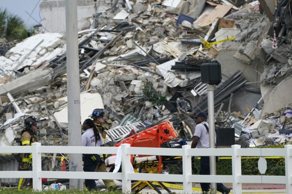 Consternación y llanto por trágico derrumbe de edificio en Miami (FOTOS)