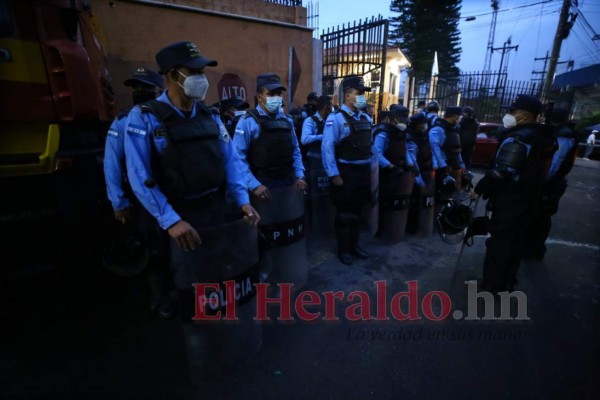 Con mascarillas y en plena pandemia, así se vive el Bicentenario de Honduras