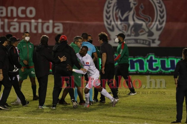 Bronca, entusiasmo de Vargas y enojo de Troglio: lo que no se vio del Olimpia vs Marathón (FOTOS)