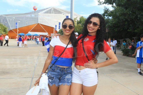 ¡Linduras! Ellas adornan el BBVA Compass en la segunda jornada de la Copa Oro