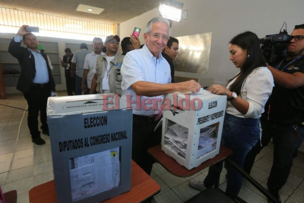 FOTOS: Así votaron las figuras políticas en distintos puntos de Honduras