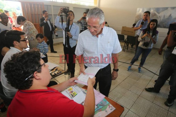 FOTOS: Así votaron las figuras políticas en distintos puntos de Honduras