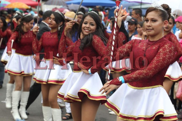 Los mejores cuadros de palillonas en los desfiles 2017