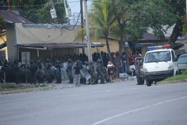 Así fue el traslado de reos de cárcel de San Pedro Sula