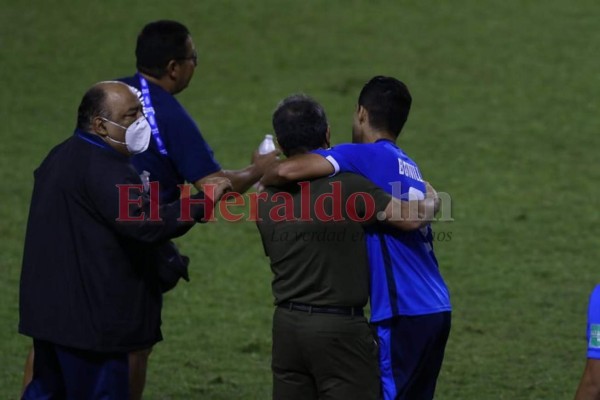 No se vio en TV: Regaños, visitas y mejores jugadas en el duelo de Honduras vs El Salvador