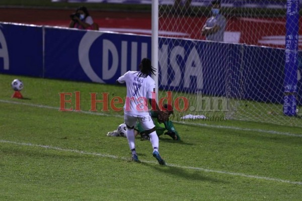 No se vio en TV: Regaños, visitas y mejores jugadas en el duelo de Honduras vs El Salvador