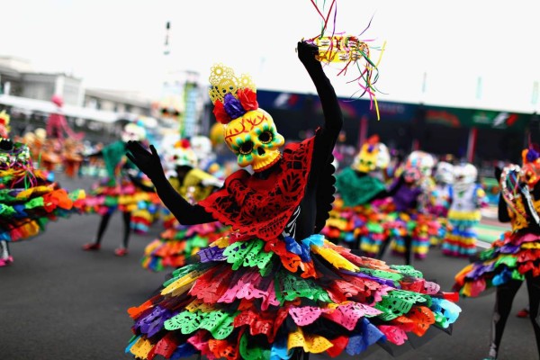 México homenajea a víctimas de terremoto en Día de Muertos