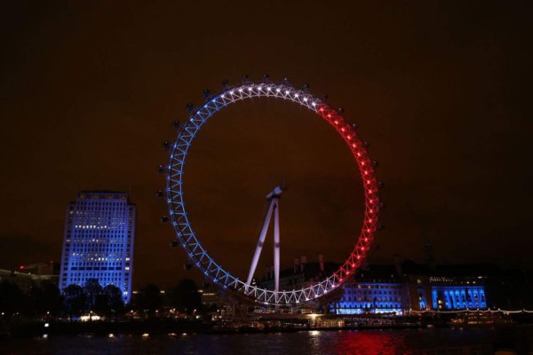 El mundo se iluminan por Francia