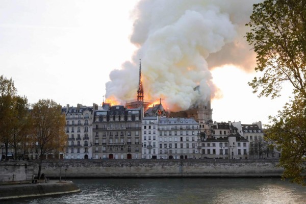 Las impactantes imágenes del pavoroso incendio de la catedral de Notre Dame de París