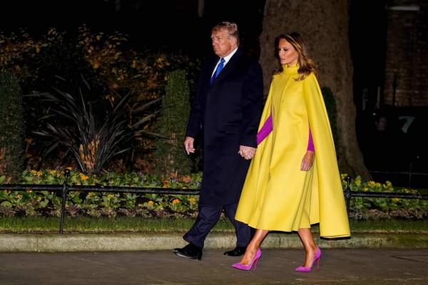 El criticado atuendo de Melania Trump durante su visita a la Familia Real