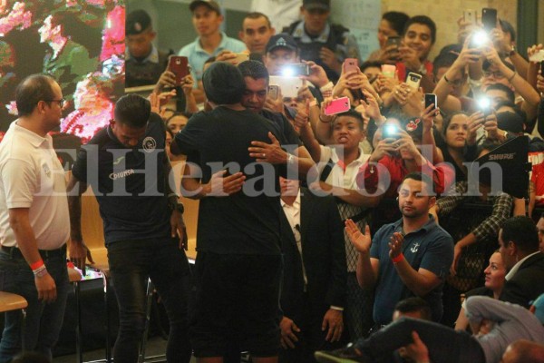 Fotos: Los momentos que no viste en TV de la llegada de Ronaldinho a Honduras