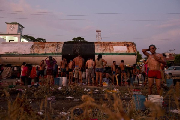 Las desgarradoras fotos de los hondureños de la caravana migrante a su llegada a Oaxaca, México