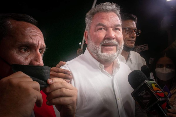 Bajarse el sueldo y hacer despidos: las acciones que tomará Roberto Contreras en San Pedro Sula