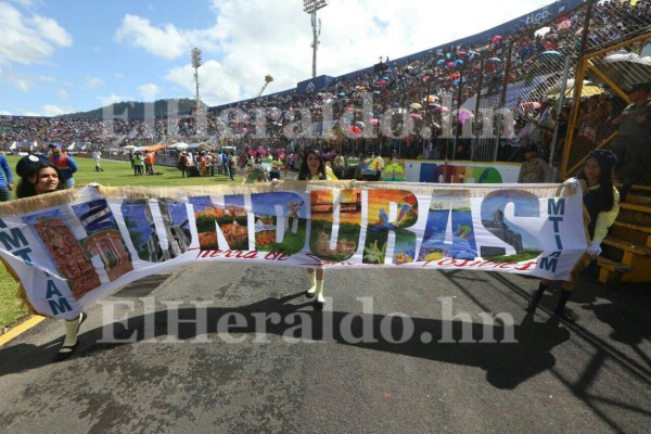 Fotos: La otra cara de los desfiles patrios en el lente de EL HERALDO