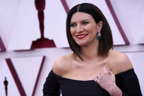 Laura Pausini deslumbra con elegante vestido en los Oscar 2021 (FOTOS)