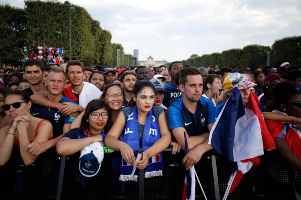 FOTOS: La locura en París tras la coronación de Francia como campeón del Mundo en Rusia 2018