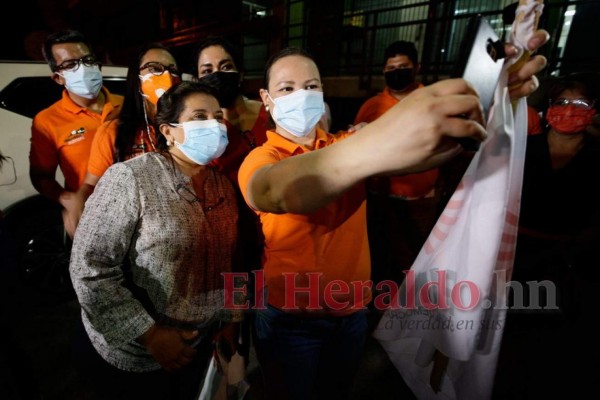 Así sellaron alianza presidencial Nasralla y Doris Gutiérrez (FOTOS)