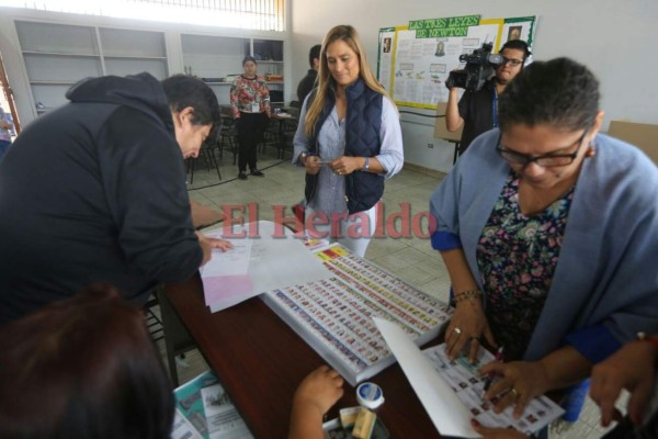 FOTOS: Así votaron las figuras políticas en distintos puntos de Honduras