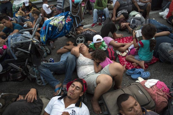 Las desgarradoras fotos de los hondureños de la caravana migrante a su llegada a Oaxaca, México