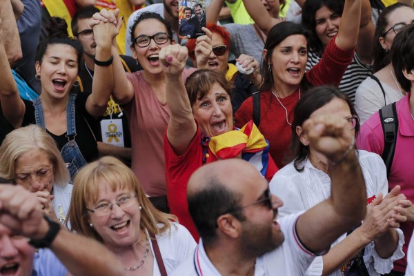 Así viven los catalanes su independencia de España, 27 días después del referéndum