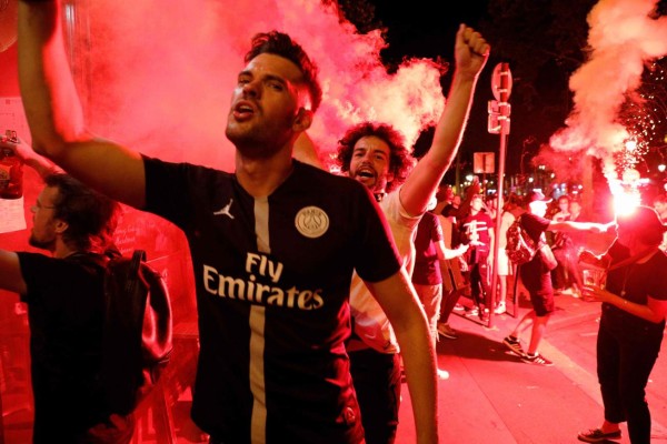 Fiesta y alegría: la celebración de los hinchas en París tras primera final del PSG (FOTOS)