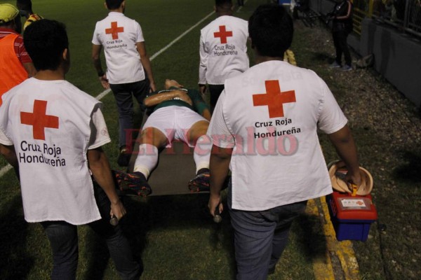 Las imágenes que no vio del ataque entre barras en la semifinal de fútbol hondureño