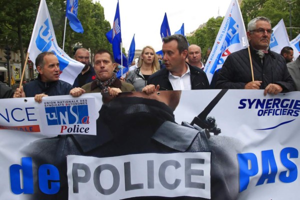 FOTOS: Policía francesa sale a las calles para rechazar acusaciones de racismo