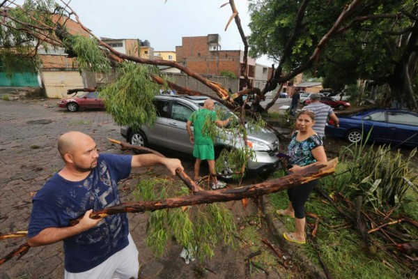 Fotos: Fuertes lluvias azotaron calles y avenidas de la capital de Honduras