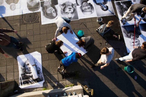 Fotografías con los rostros de dreamers son pegadas en varias ciudades de Estados Unidos