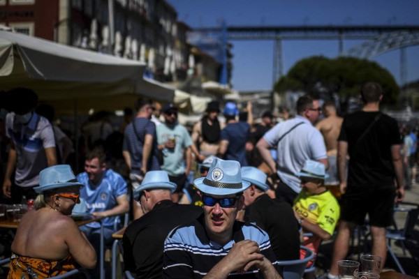 Como en los viejos tiempos: La afición vuelve al estadio para final de la Champions  