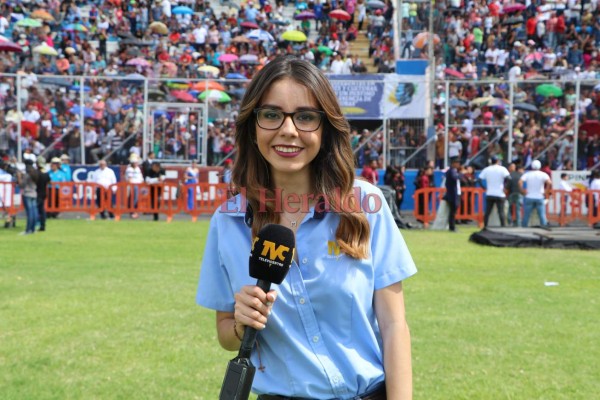 FOTO: Mujeres bellas invadieron el Estadio Nacional en las fiestas patrias 2017