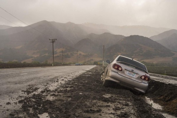 FOTOS: Calles anegadas deja el 'ciclón bomba' que azota el norte de California