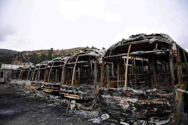 FOTOS: Buses quemados y destrozos en Bolivia tras renuncia de Evo Morales