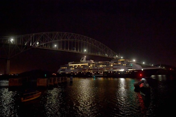 FOTOS: Horror y drama en cruceros con rumbo incierto que tienen infectados con Covid-19