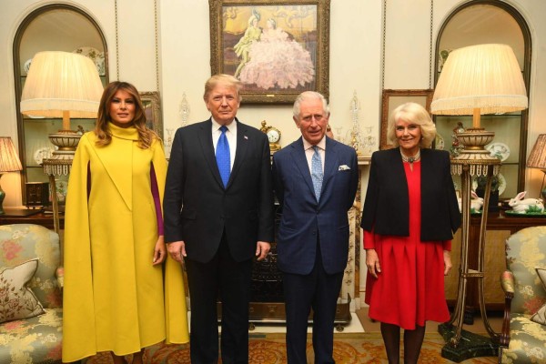 El criticado atuendo de Melania Trump durante su visita a la Familia Real