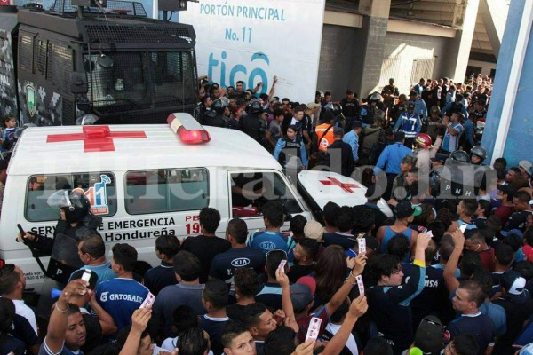 Fotos: Así ocurrió la mortal avalancha en el estadio Nacional durante la final del fútbol de Honduras