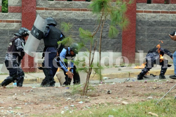 Las 15 imágenes más impactantes que dejó el 'Día de Capucha' en UNAH