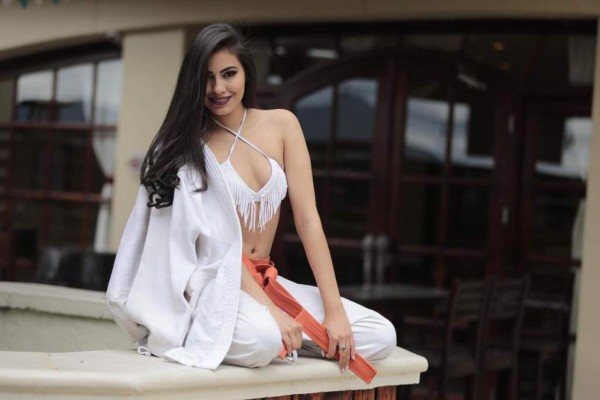 Alejandra Rubio, la nueva presentadora que irradia belleza en la televisión hondureña