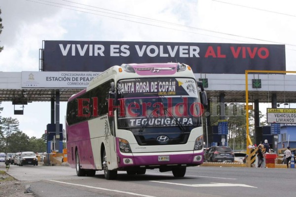 Caravanas y retenes: así se realizó el retorno seguro a la capital (FOTOS)